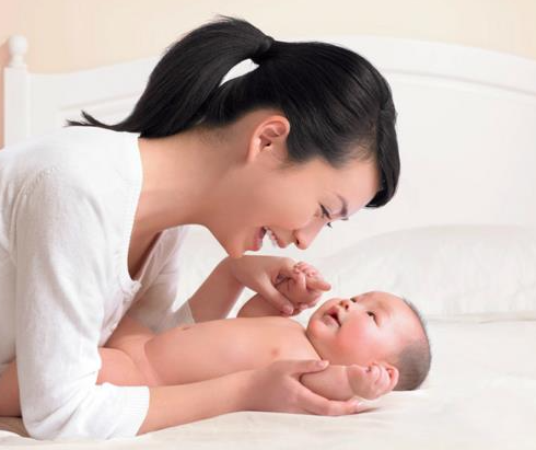 宝宝什么时候出生？宝宝要降生的迹象有哪些?什么时候该去医院呢？